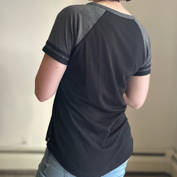 🍂 Reebok Striped Sleeve Fitted T-Shirt - Picture 1 of 4